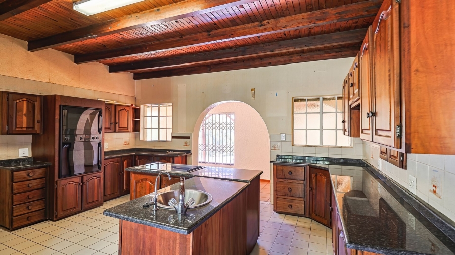 5 Bedroom Property for Sale in Protea Park North West